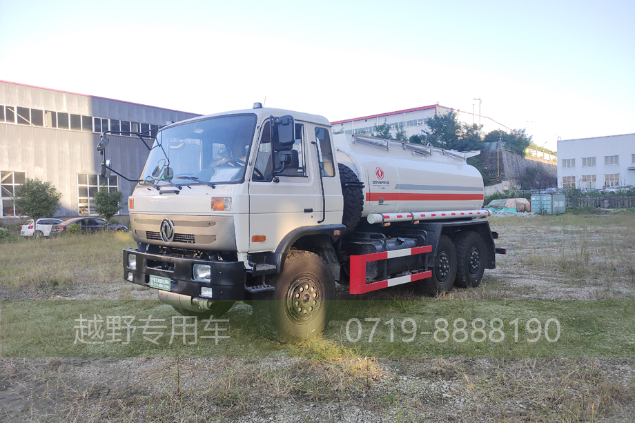 东风六驱EQ2102加油车 6立方米加运油车 190马力越野运油车出口