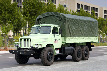 EQ2100E6D/245越野专用车_东风6×6双玻璃运输车_六驱3.5吨三轴运兵车