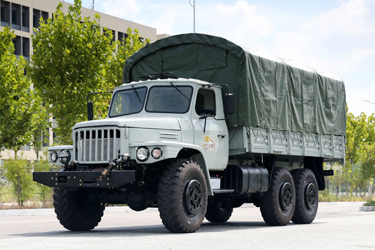 EQ2100E6D/245越野专用车_东风6×6双玻璃运输车_六驱3.5吨三轴运兵车