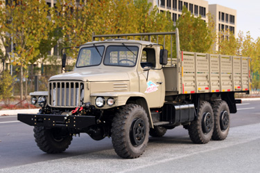 EQ2100E6D/245越野专用车_东风6×6双玻璃运输车_六驱3.5吨三轴运兵车